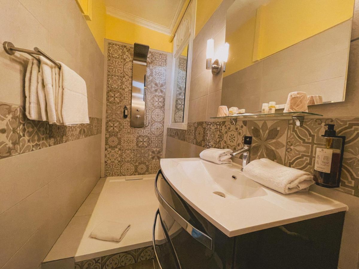 Royal Hôtel Nîmes Dış mekan fotoğraf